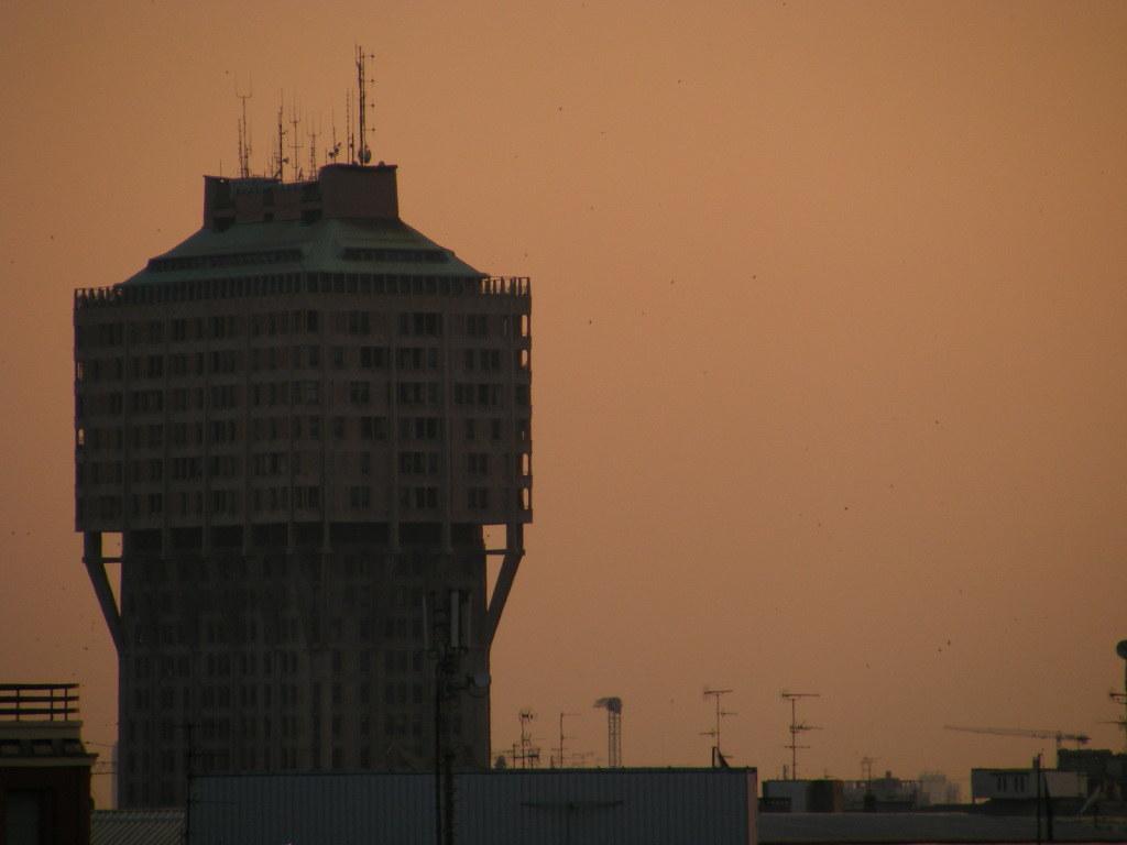 Milan Intensifies Air Quality Plan with New Commercial Vehicle Restrictions in Area B