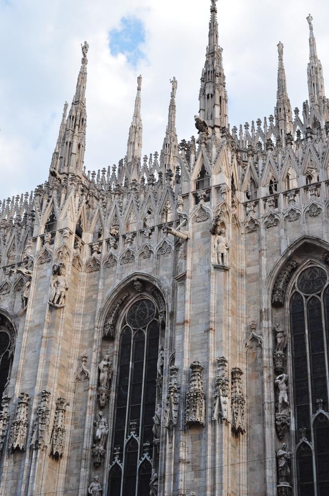 Milan Houses Surge 9% Ahead of Apartments Since January